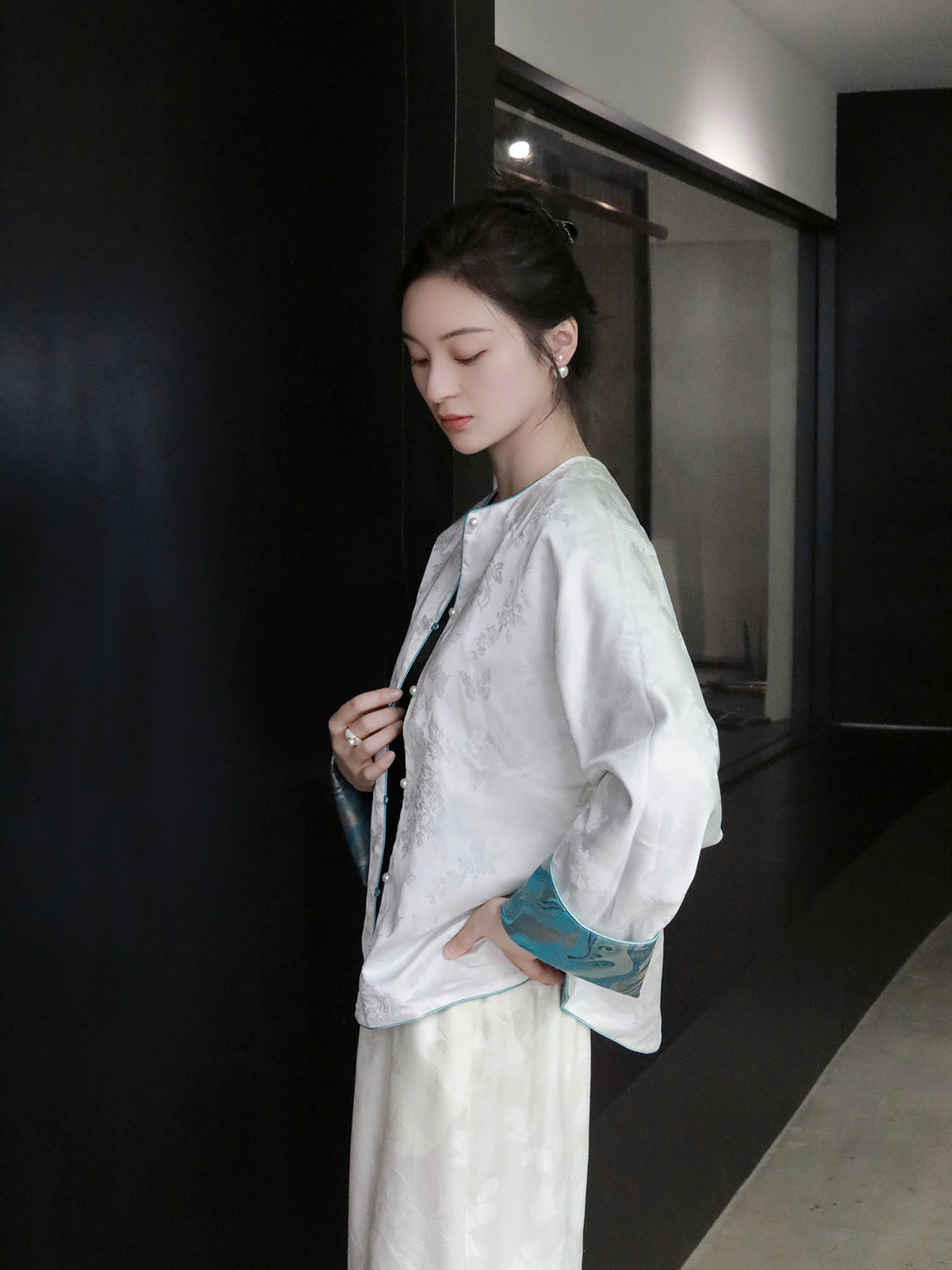 Wavy Heavy Satin Song Brocade Jacket