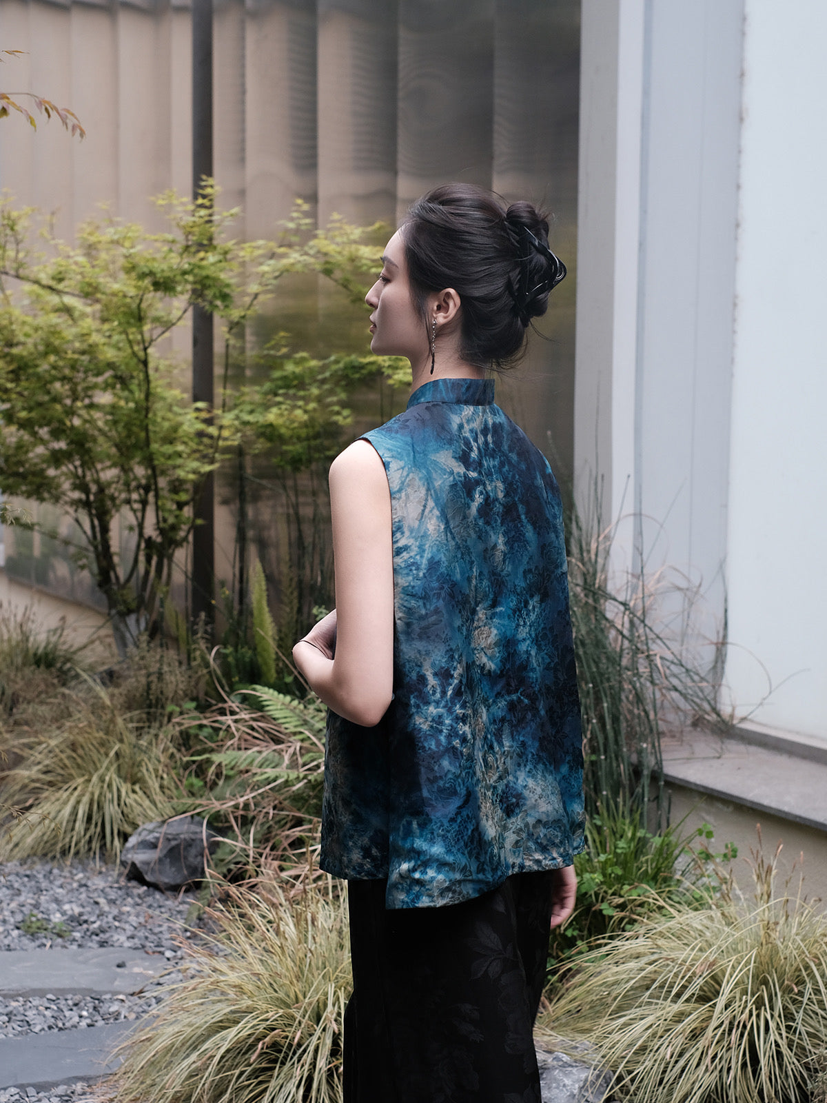 Blue and white porcelain reversible tie-dye vest