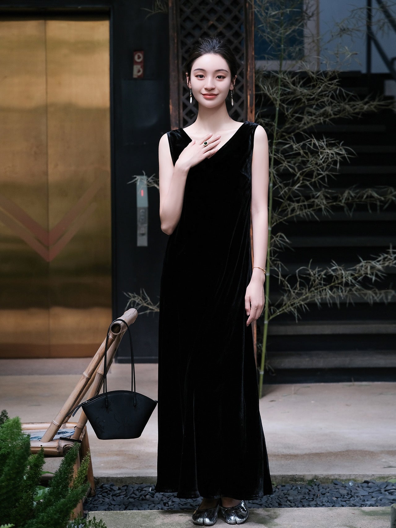 Black velvet double v-neck long skirt