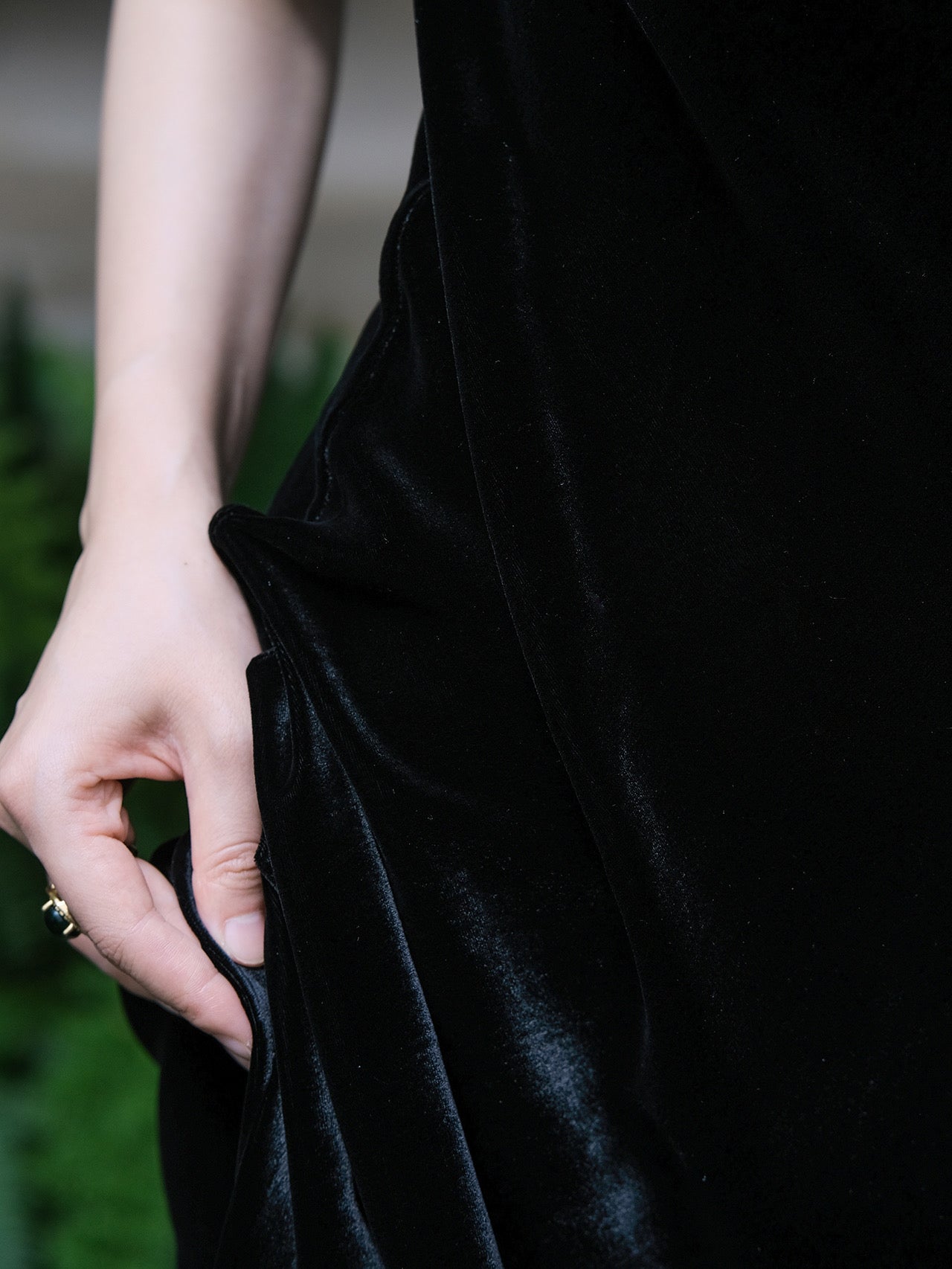 Black velvet double v-neck long skirt