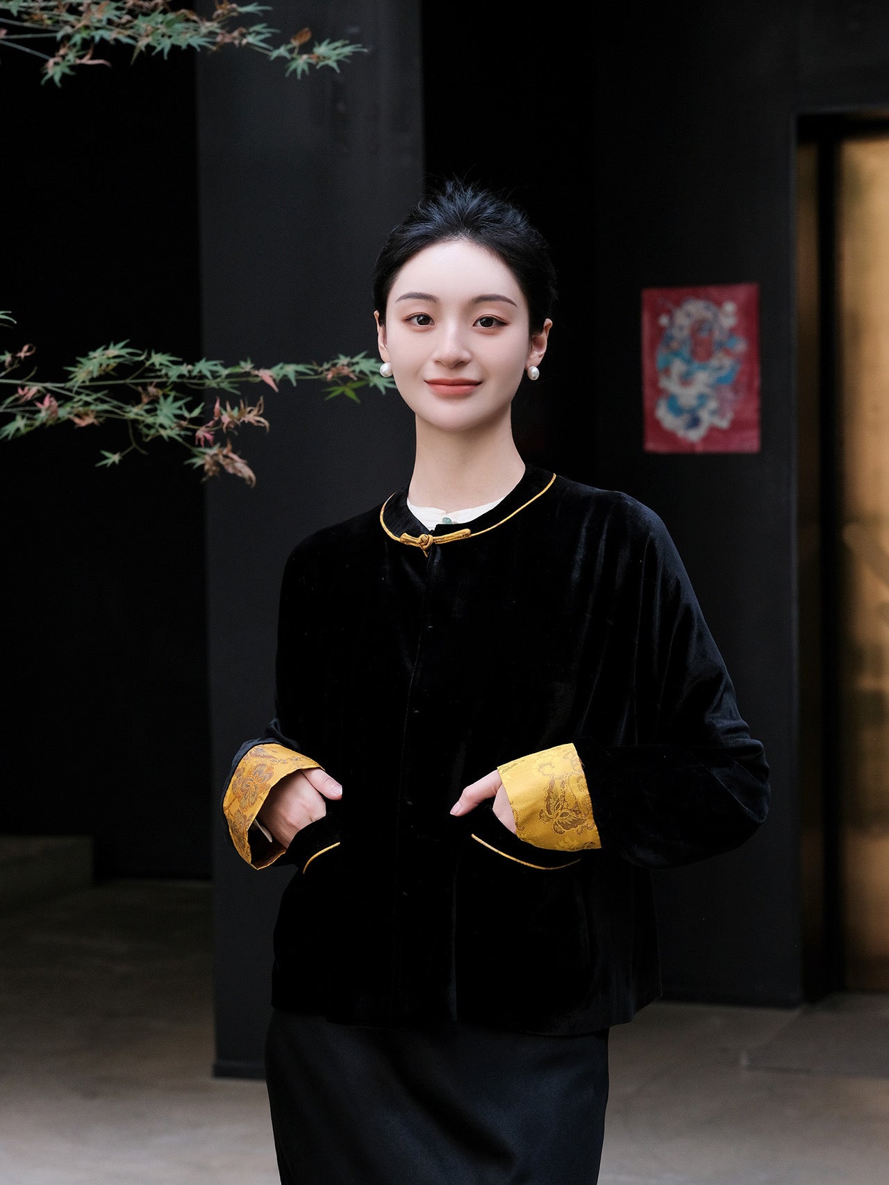 Song brocade cuff velvet jacket