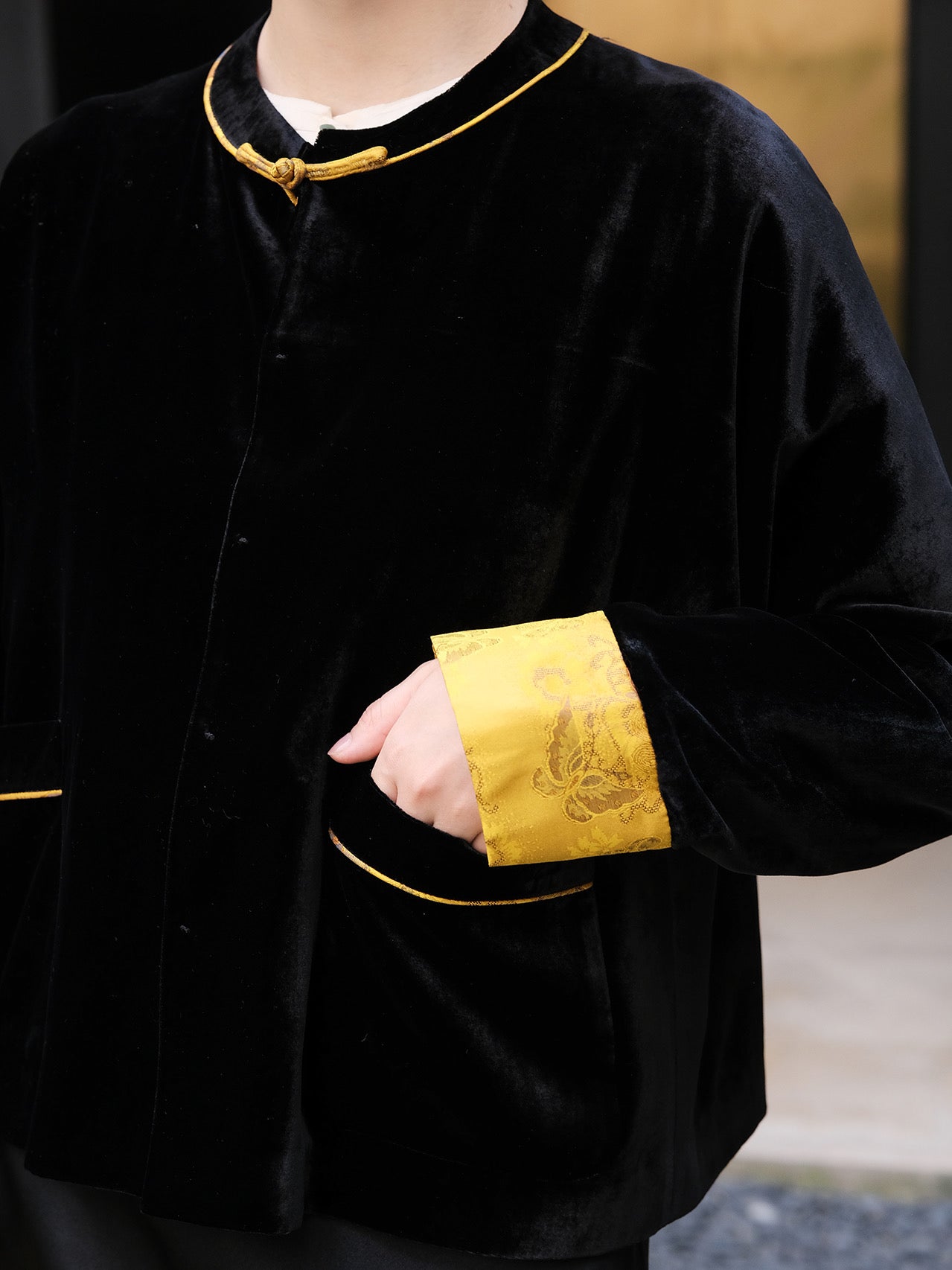 Song brocade cuff velvet jacket