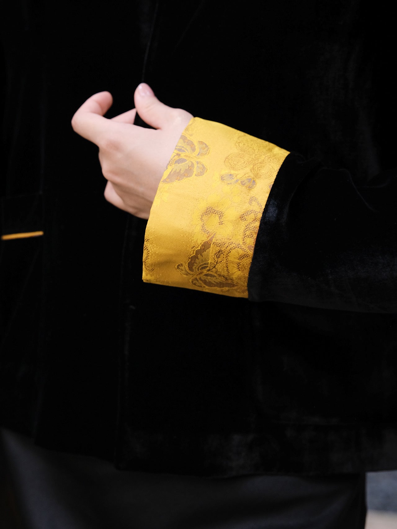 Song brocade cuff velvet jacket