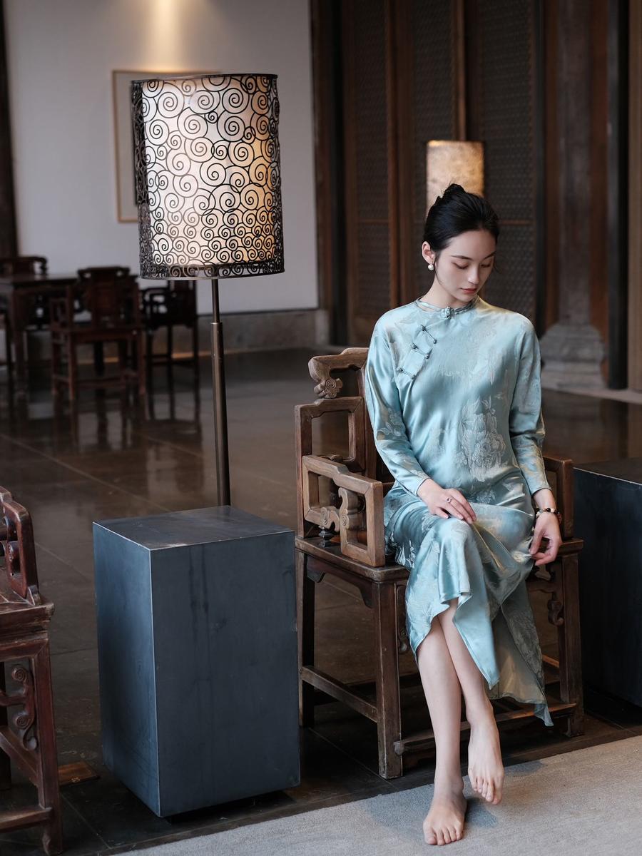 Blue Lotus Flower Silk Cheongsam