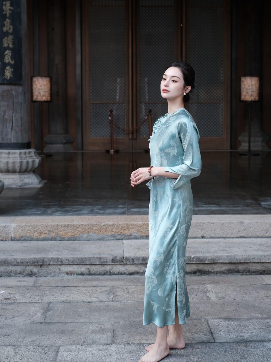 Blue Lotus Flower Silk Cheongsam