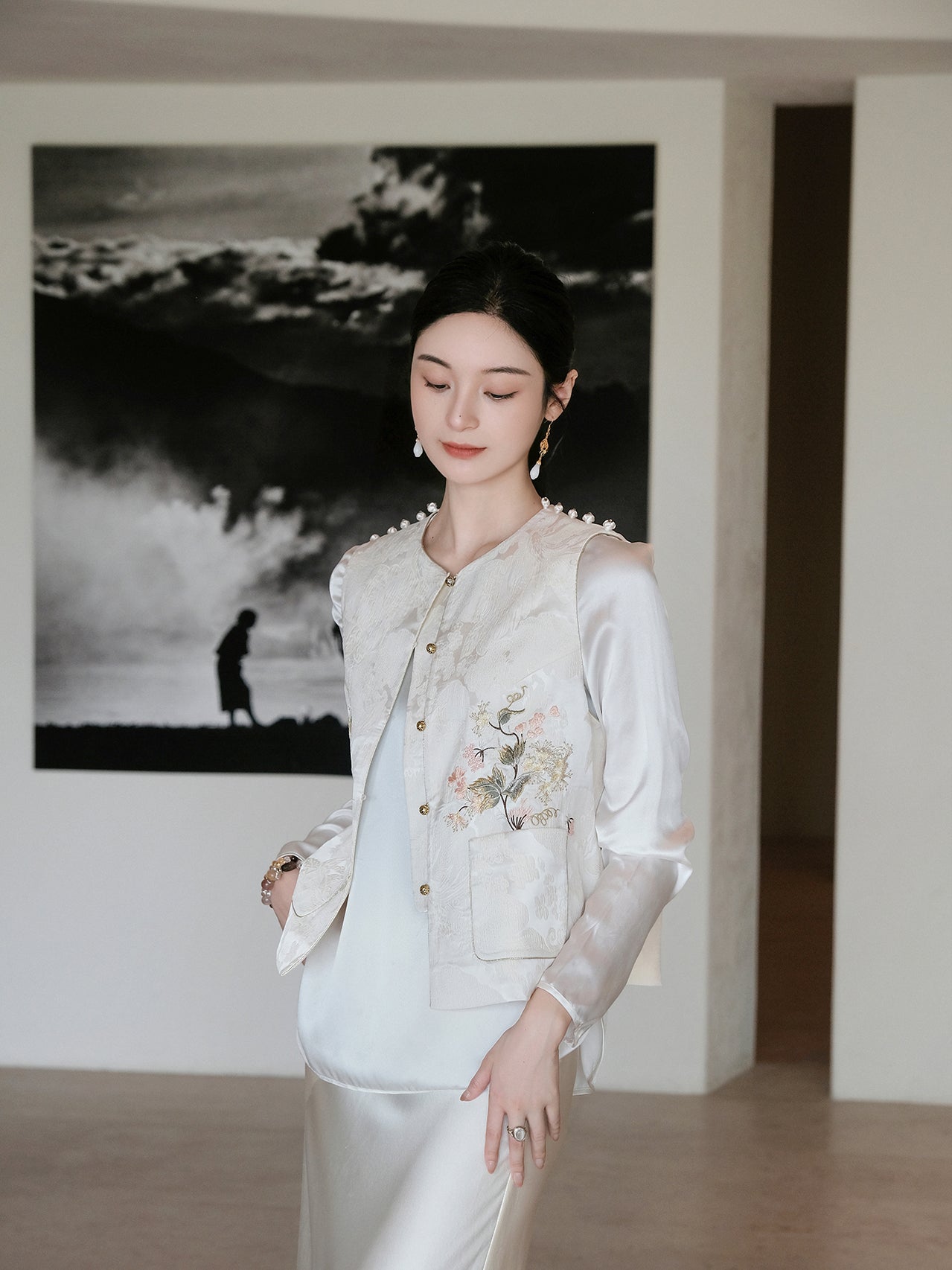 Jacquard-Patchwork Velvet Embroidery Vest  X  Guo Pei