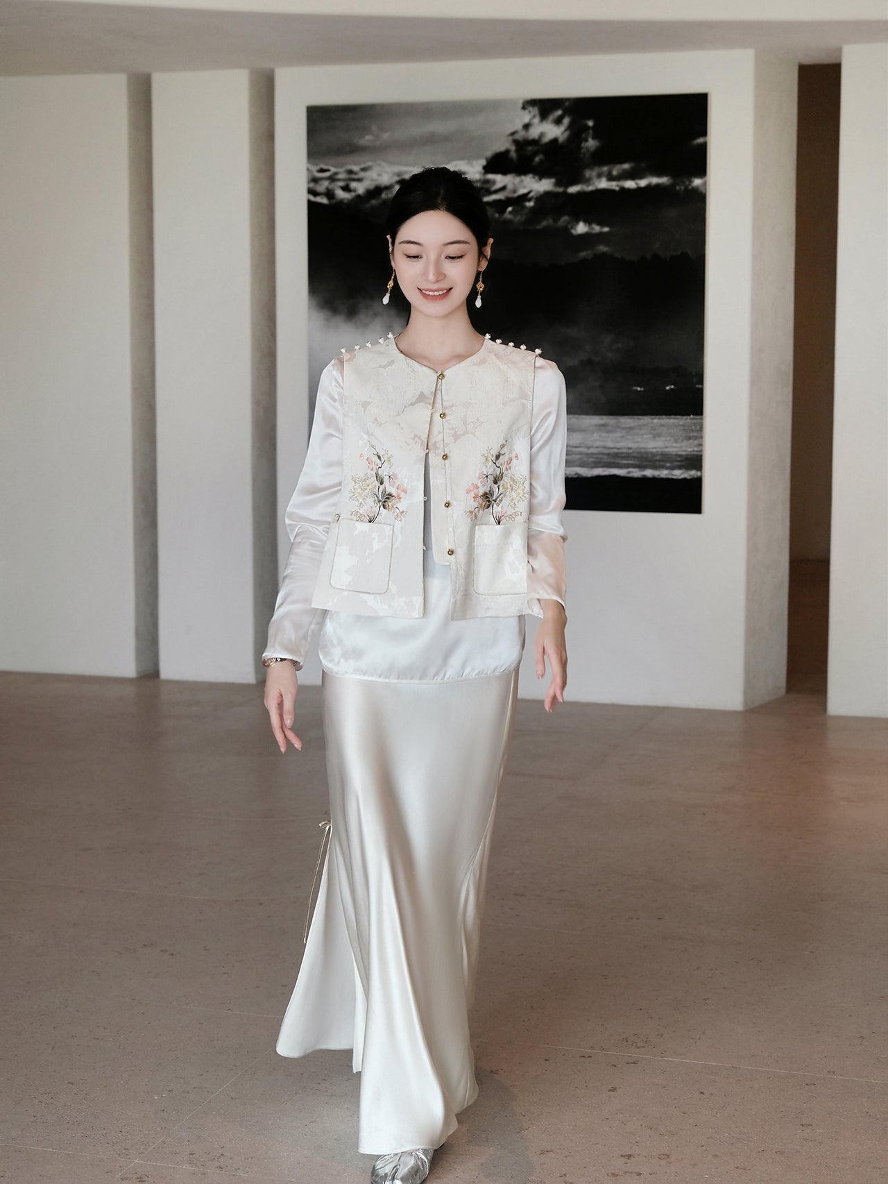 Jacquard-Patchwork Velvet Embroidery Vest  X  Guo Pei